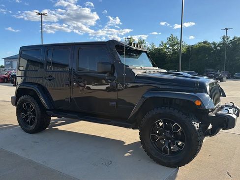 Used 2017 Jeep Wrangler Unlimited Sahara AWD/4WD image 27