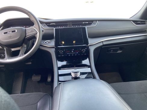 Used 2024 Jeep Grand Cherokee Altitude image 14