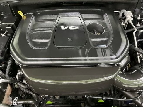 Used 2017 Jeep Grand Cherokee Limited w/ Luxury Group II AWD/4WD image 18