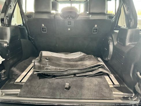 Used 2018 Jeep Wrangler Unlimited Rubicon image 34