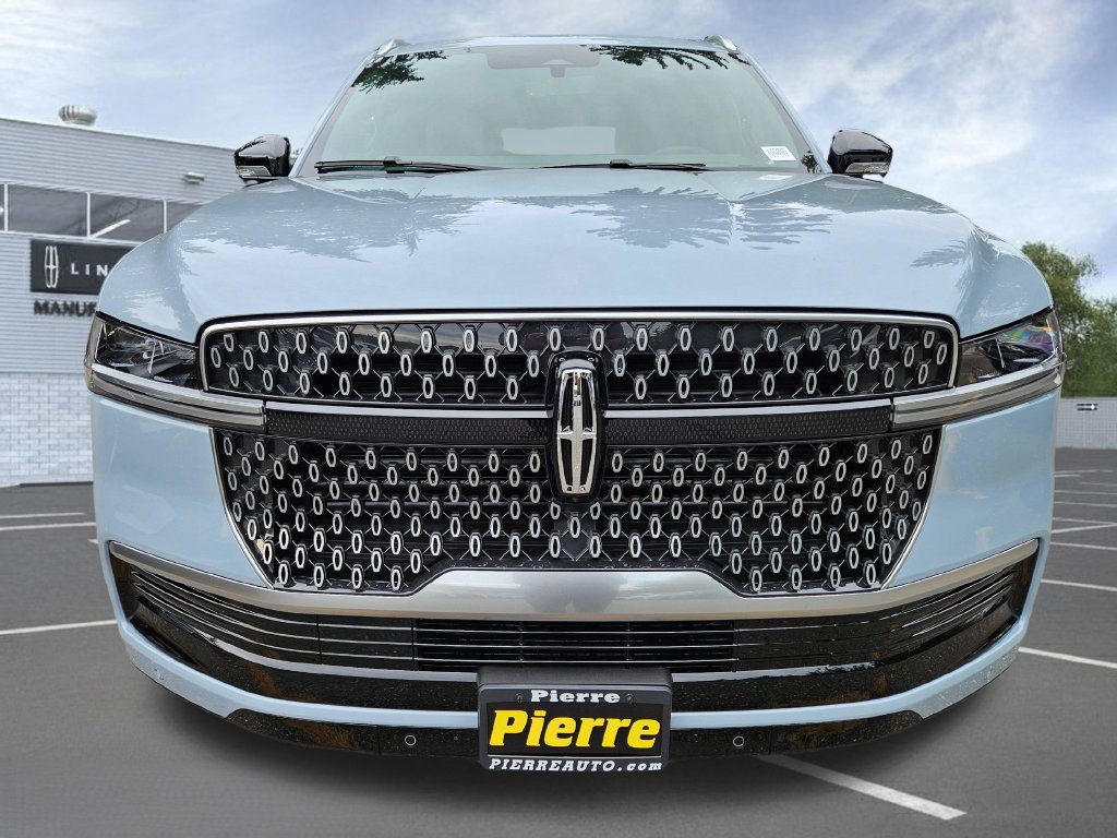 New 2027 Lincoln Navigator Reserve AWD/4WD image 8