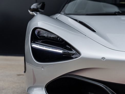 Used 2020 McLaren 720S Spider image 22