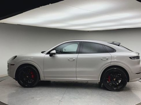 Used 2025 Porsche Cayenne S AWD/4WD image 5