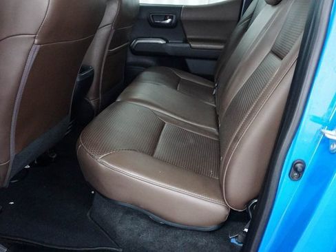 Used 2021 Toyota Tacoma Limited image 14