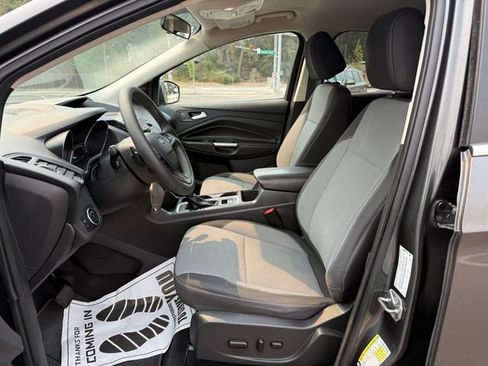 Used 2017 Ford Escape SE AWD/4WD image 2
