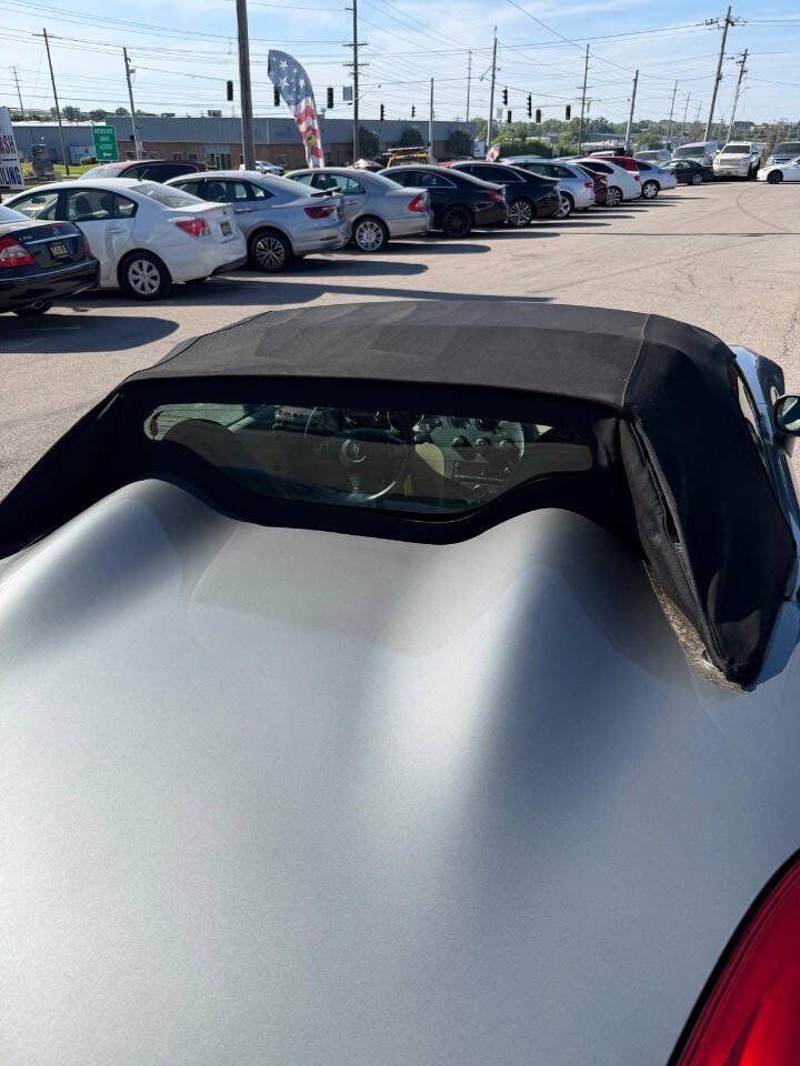 Used 2006 Pontiac Solstice Convertible w/ Premium Package RWD image 11