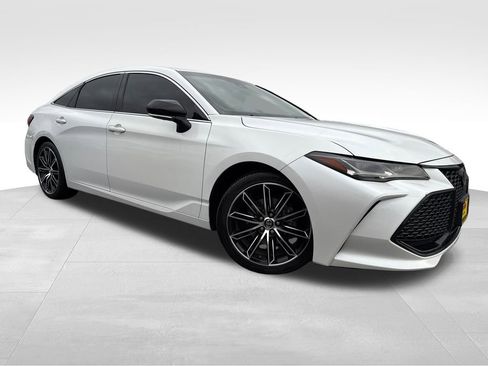Used 2019 Toyota Avalon Touring image 1