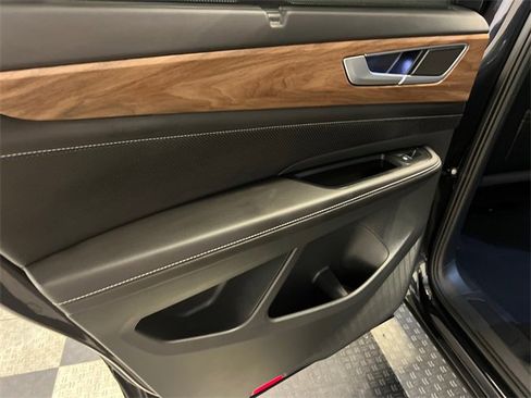 Certified 2025 Volkswagen Atlas SE image 18