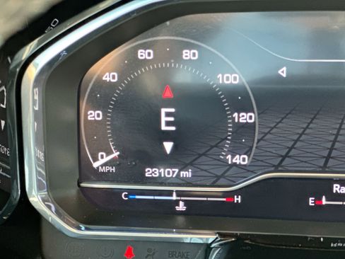 Used 2024 GMC Sierra 1500 SLT image 15