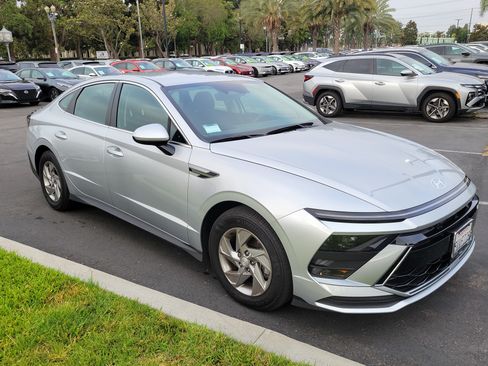 Used 2025 Hyundai Sonata SE FWD image 3