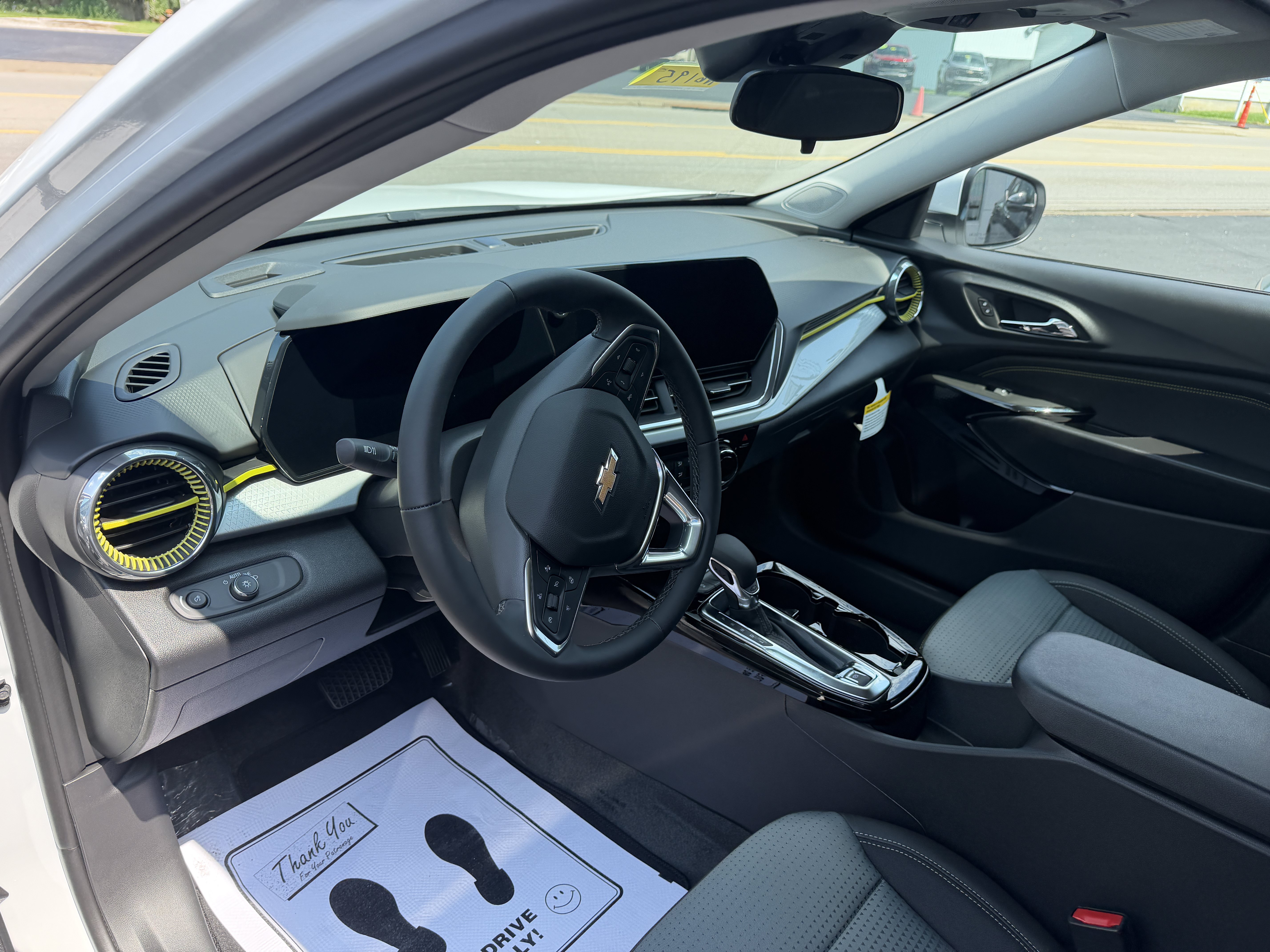 New 2026 Chevrolet Trax LT w/ Driver Confidence Package FWD image 12