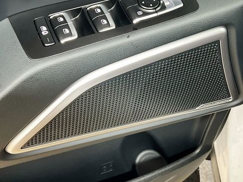 New 2025 Kia Telluride S image 19