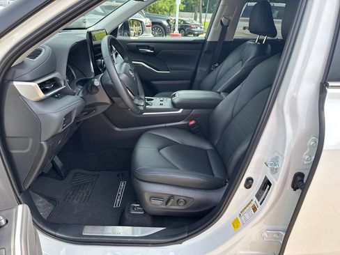 Used 2026 Toyota Highlander XLE AWD/4WD image 15