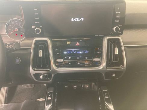 Used 2022 Kia Sorento SX image 2