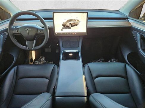 Used 2024 Tesla Model Y Long Range image 18