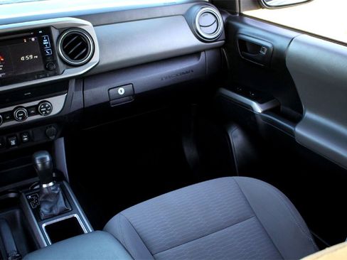 Used 2019 Toyota Tacoma TRD Sport image 25