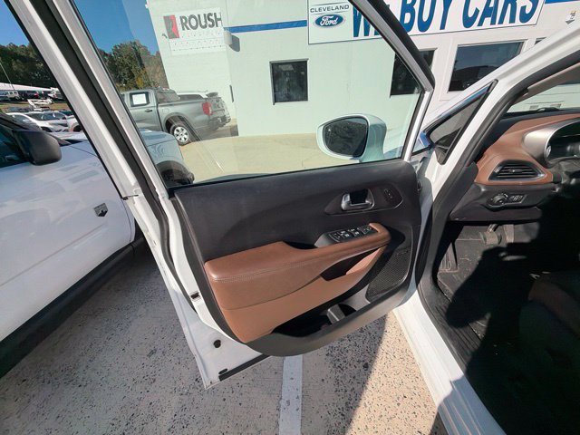 Used 2017 Chrysler Pacifica Limited FWD image 36