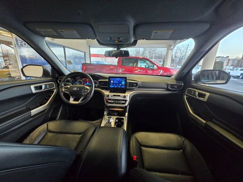 Used 2022 Ford Explorer XLT w/ Equipment Group 202A image 25