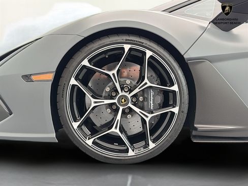 Used 2025 Lamborghini Revuelto AWD/4WD image 32
