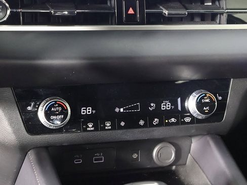 Used 2024 Mitsubishi Outlander SE Black Edition image 46