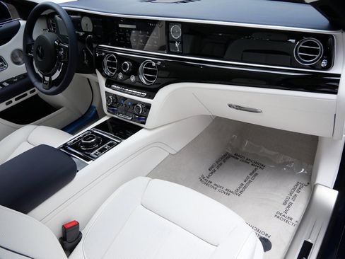New 2025 Rolls-Royce Ghost image 18