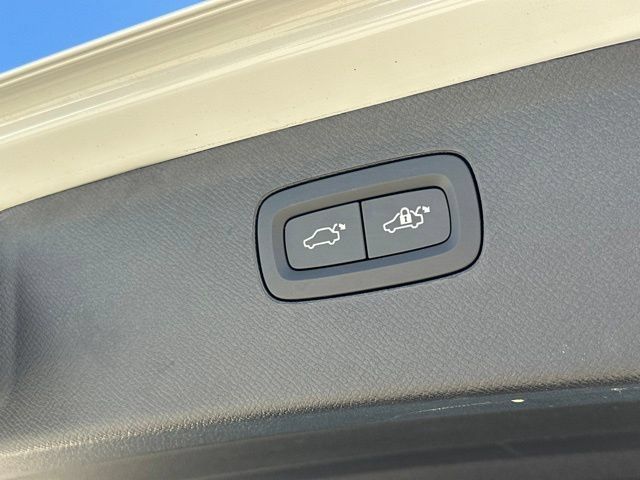 Certified 2025 Volvo XC90 T8 Plus AWD/4WD image 37