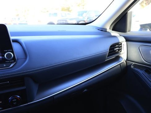 Used 2024 Nissan Rogue SV image 23