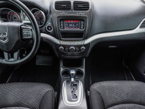 Used 2020 Dodge Journey SE image 19