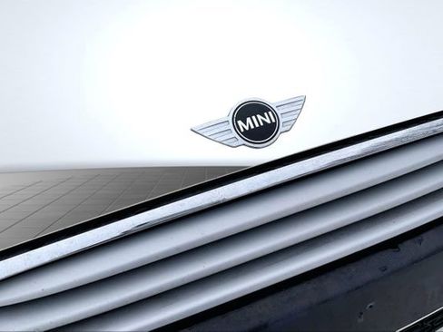 Used 2015 MINI Cooper 4-Door Hardtop image 5