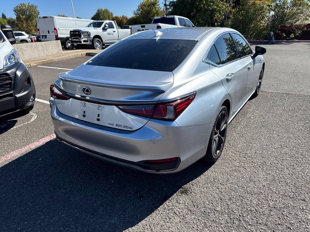 Used 2023 Lexus ES 250 w/ Accessory Package (Z2) AWD/4WD image 9
