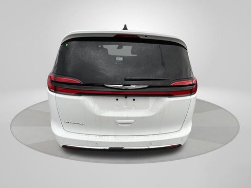 New 2026 Chrysler Pacifica Select image 6