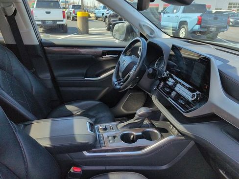 Used 2022 Toyota Highlander Platinum image 10