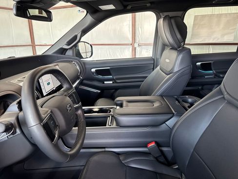 New 2026 Ford Expedition Platinum image 11