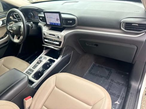 Used 2023 Ford Explorer XLT w/ Equipment Group 202A RWD image 18