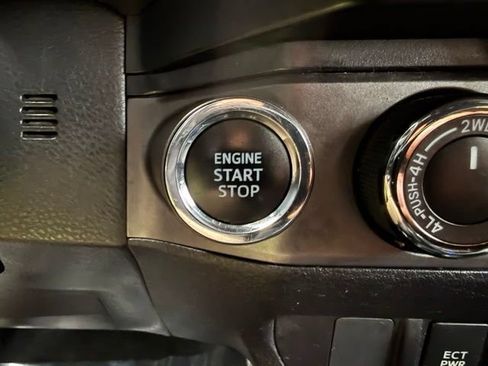 Used 2019 Toyota Tacoma TRD Off-Road AWD/4WD image 40