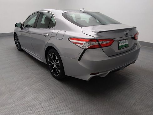 Used 2020 Toyota Camry SE FWD image 5