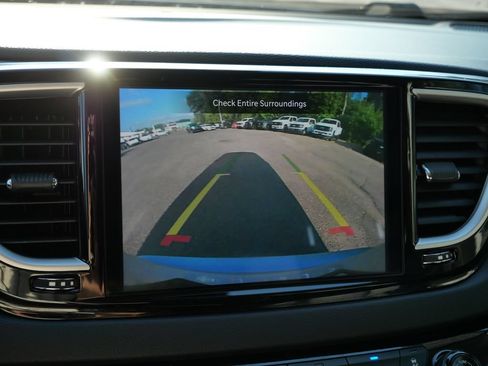 Used 2024 Chrysler Pacifica Touring-L FWD image 27