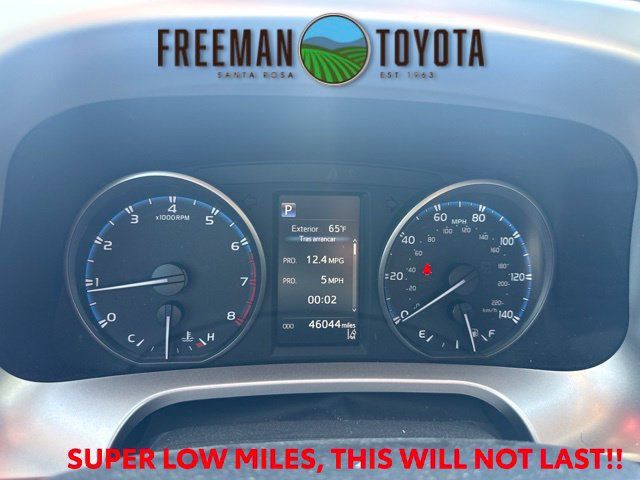 Used 2018 Toyota RAV4 LE FWD image 8