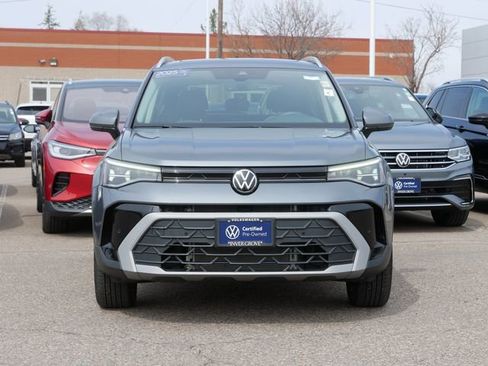Used 2025 Volkswagen Taos SE AWD/4WD image 2