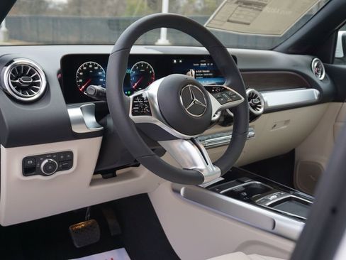New 2026 Mercedes-Benz GLB 250 image 10