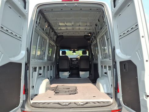 Used 2025 Mercedes-Benz Sprinter 2500 image 9