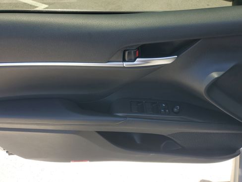 Used 2024 Toyota Camry SE w/ Convenience Package image 18