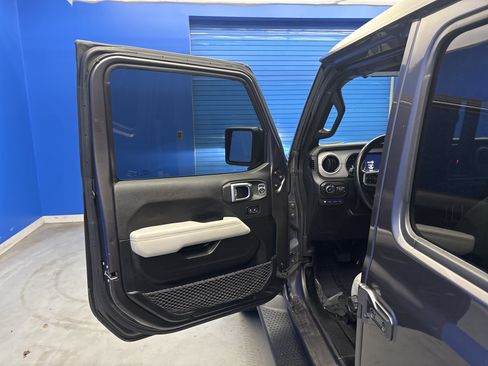 Used 2021 Jeep Wrangler Unlimited Sahara AWD/4WD image 9