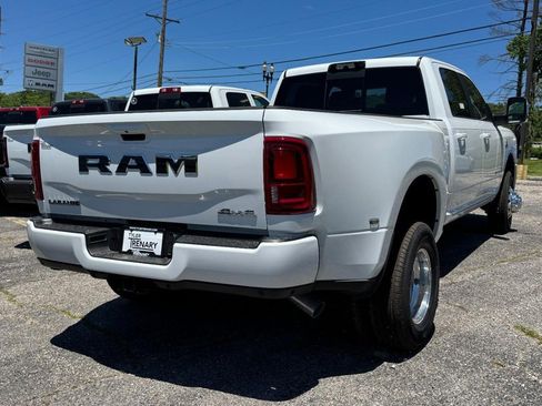 New 2026 RAM 3500 Laramie AWD/4WD image 4