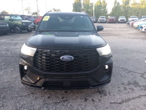 Certified 2025 Ford Explorer ST-Line AWD/4WD image 2