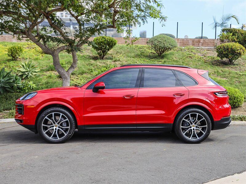 Used 2024 Porsche Cayenne AWD/4WD image 2