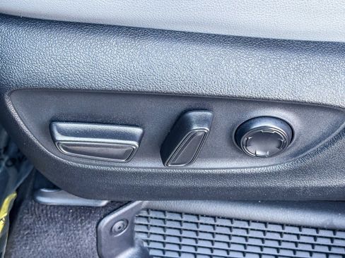 Used 2024 Toyota Sienna Limited image 23