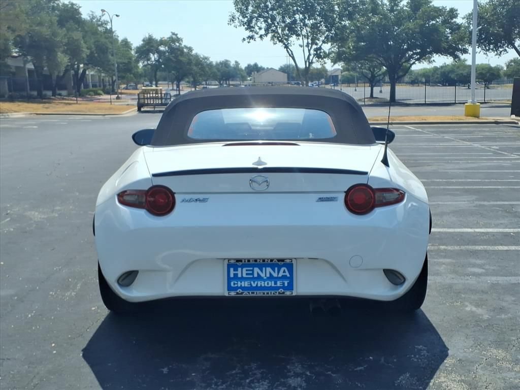 Used 2018 MAZDA MX-5 Miata Club RWD image 6