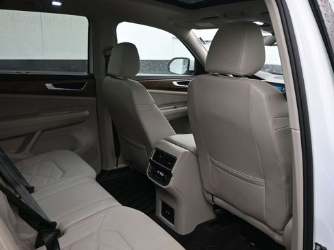 Used 2024 Volkswagen Atlas SE w/ Panoramic Sunroof Package image 19