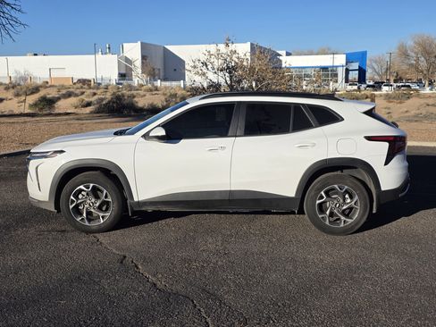 Used 2025 Chevrolet Trax LT w/ LT Convenience Package image 30